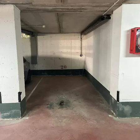 Con Garaje Privado, Piscina , Pie De Playa