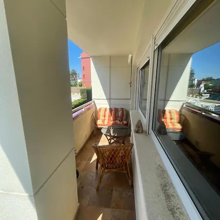 Con Garaje Privado, Piscina , Pie De Playa