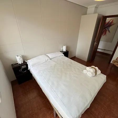 Con Garaje Privado, Piscina , Pie De Playa * Suances