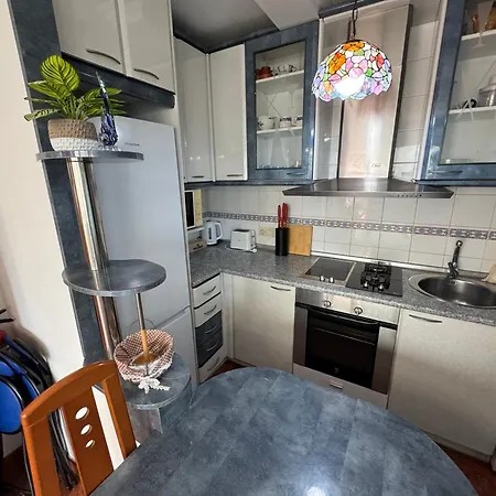 Con Garaje Privado, Piscina , Pie De Playa