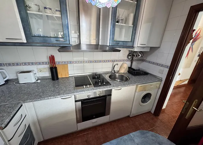 Con Garaje Privado, Piscina , Pie De Playa Apartamento *