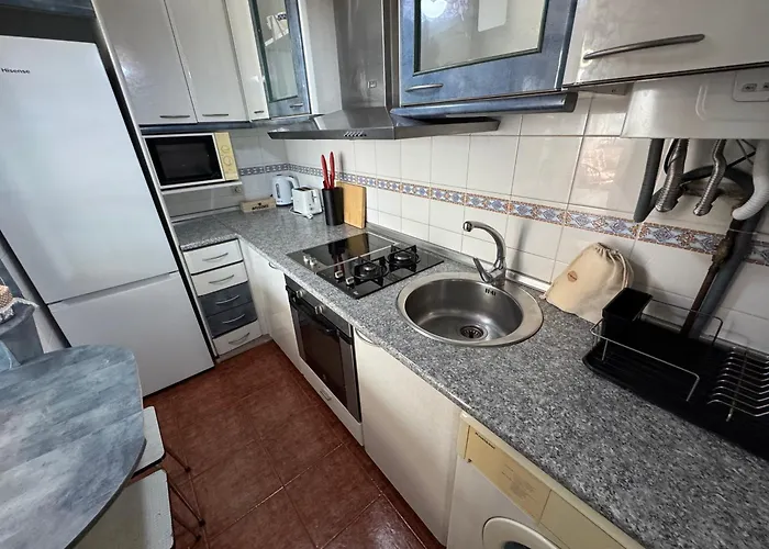 Con Garaje Privado, Piscina , Pie De Playa *